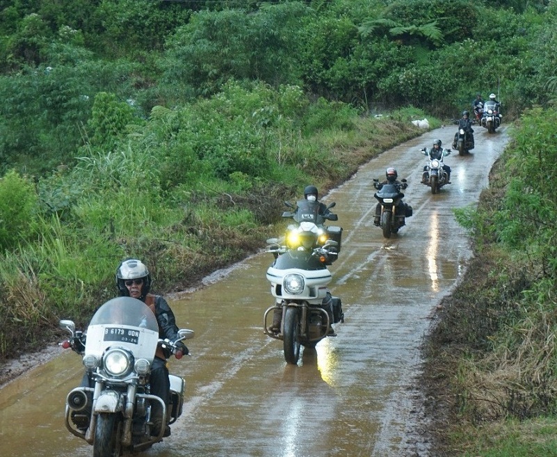 Freedom Gading Community Merayakan Ulang Tahun ke-17 dengan Touring ke Tiris Pisan Village